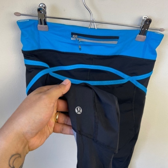 Lululemon Pace Crop Black / Beach Blanket Blue - Picture 9 of 9